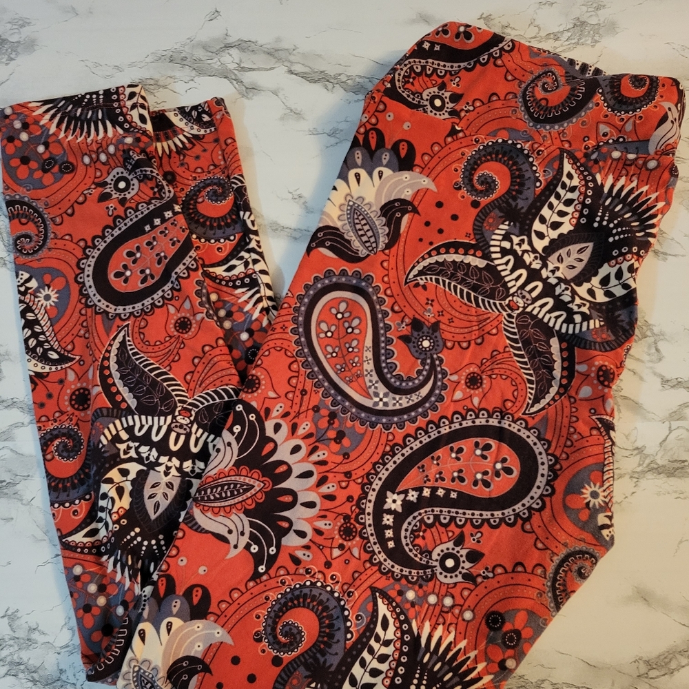 LuLaRoe Tall and Curvy Paisley Leggings